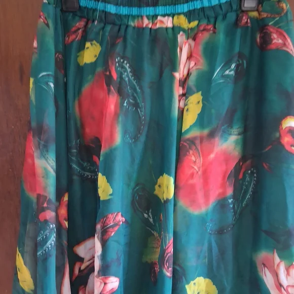 Elegant Floral Maxi Skirt - Picture 2 of 4